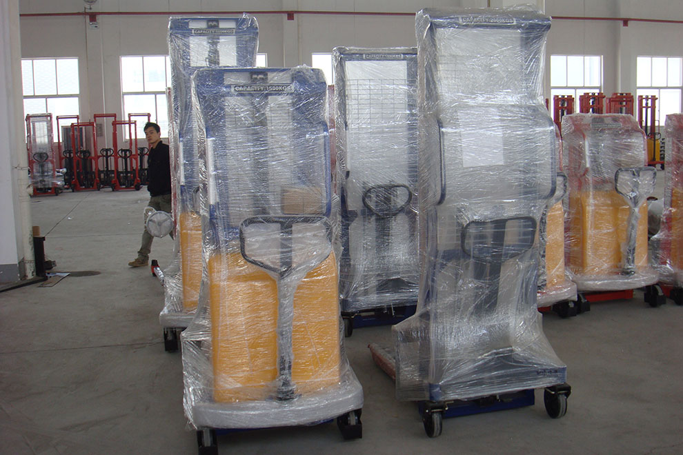 CTD Semi-electric stacker 4